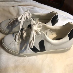 Veja Womens Esplar Logo Leather Sneakers Size 8 White Lace Up Low Top Athletic